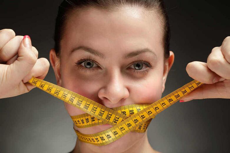 Fata pierde în greutate în urma unei diete proteice